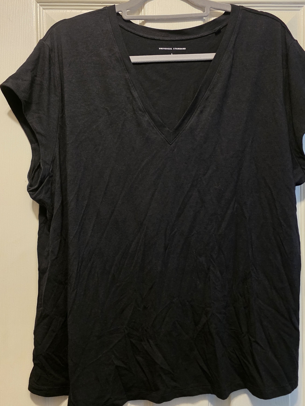 Universal Standard, Sz L (22-24)Black V-Neck Cap Sleeve Tee